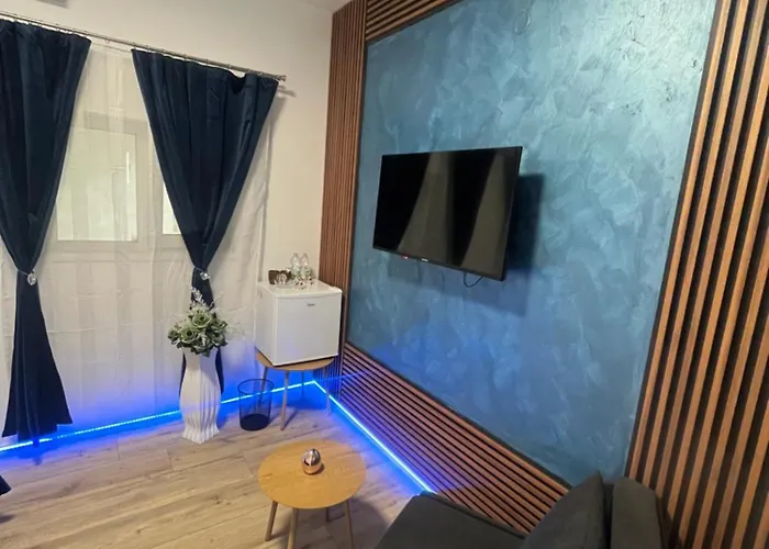 Boxroom3 3* كيوستينديل