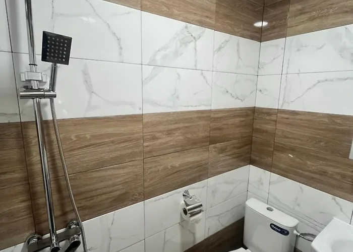 Boxroom3 3* كيوستينديل